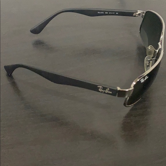 Ray Ban RB 3445 004 61/17 3N - Picture 2 of 3